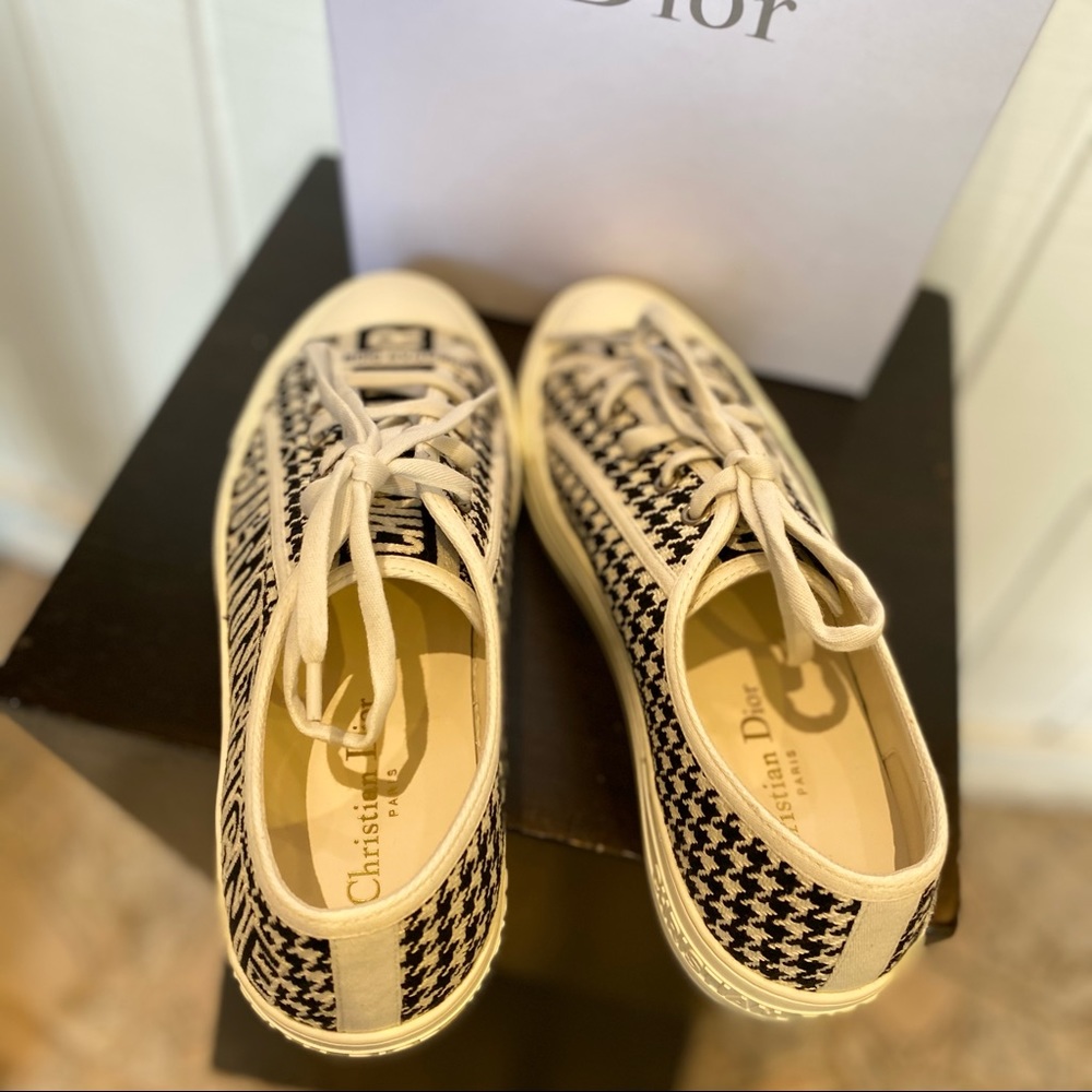 Dior 30 Montaigne Walk'N'Dior Low Top Sneakers - Picture 5 of 6